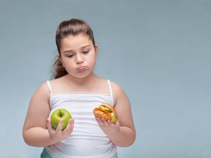 cham-soc-tre-thua-can-beo-phi-trong-dip-tet