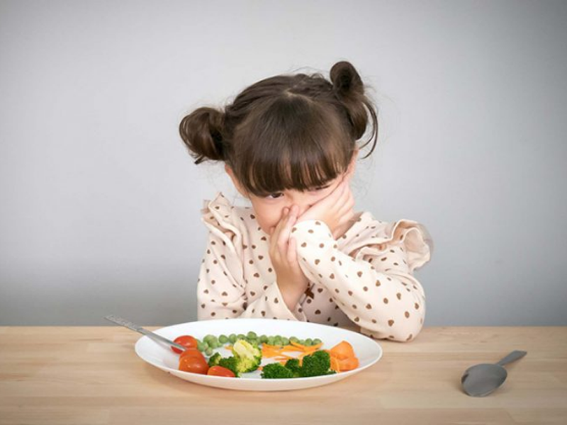 con-thap-lun-kem-thong-minh-vi-thieu-chat-nay