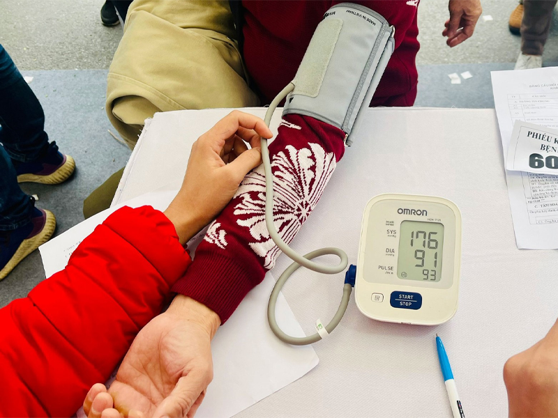 huyet-ap-cao-hay-thap-deu-lam-dau-tim-dot-quy