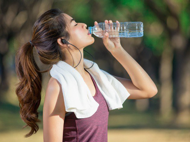 nguy-hiem-khon-luong-khi-uong-khong-du-nuoc