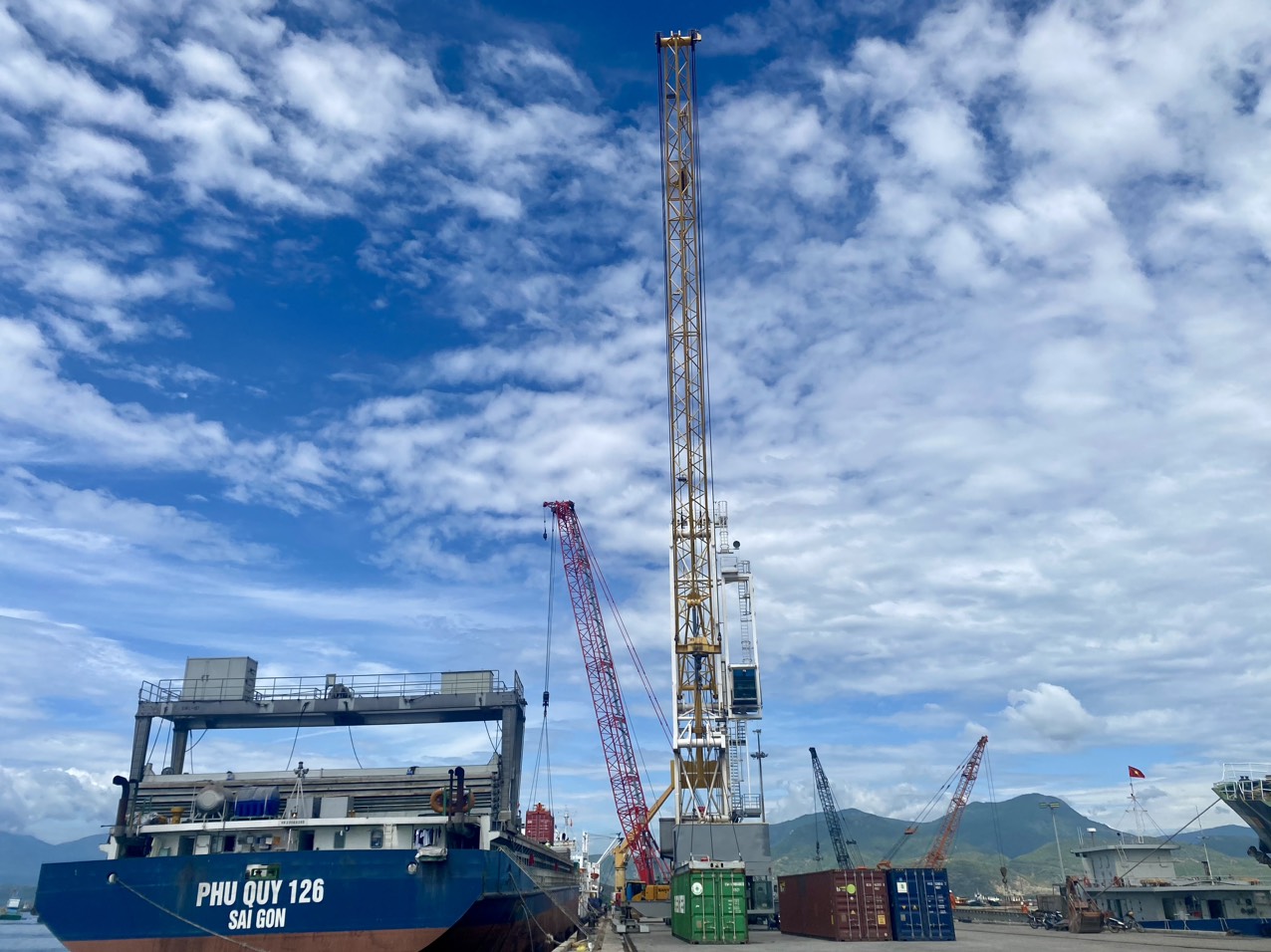 dinh_tuyen_container_hang_tuan_pacific_lines_tai_cang_cam_ranh_4