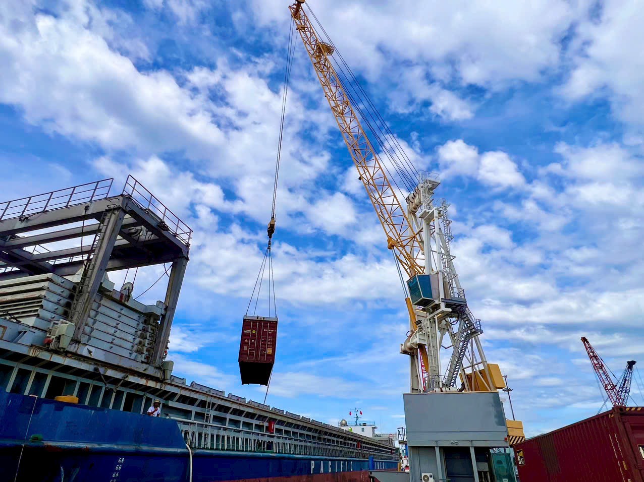 dinh_tuyen_container_hang_tuan_pacific_lines_tai_cang_cam_ranh_6